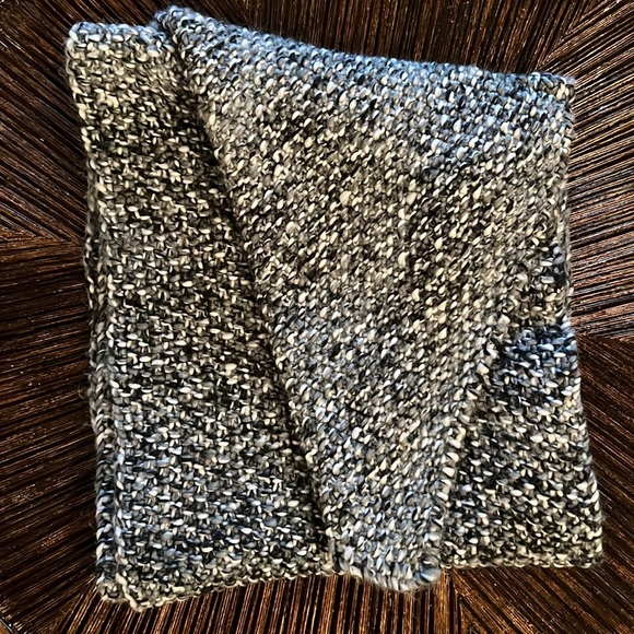 EXPRESS INFINITY SCARF - Picture 4 of 8